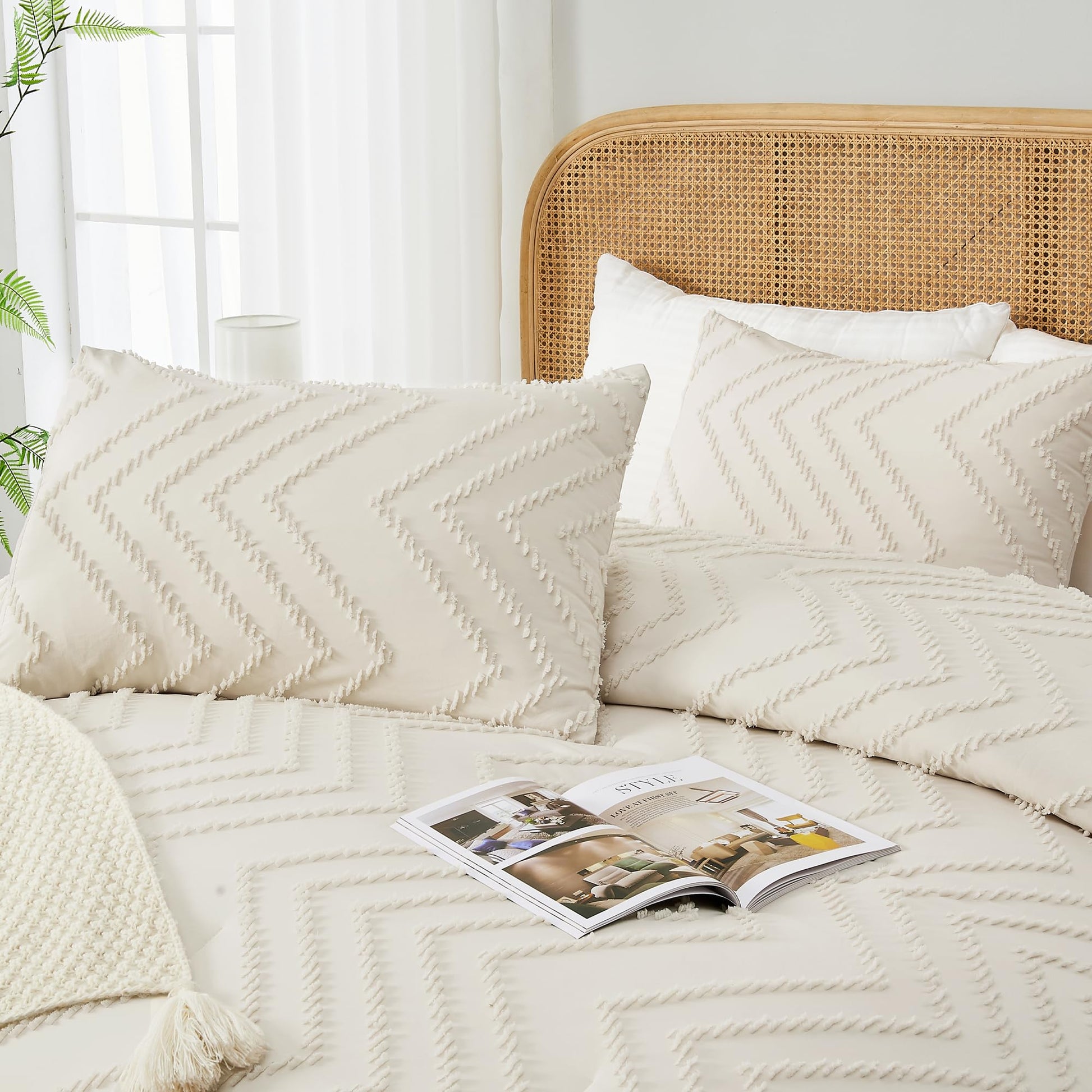 Queen Comforter Set Beige Comforters Queen Size Boho Cream Soft Warm Tufted Neutral Bedding Comforter Sets for Queen Bed